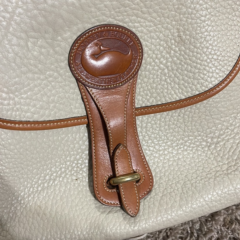 (SOLD) Vintage Dooney & Bourke Crossbody - Picture 3 of 11